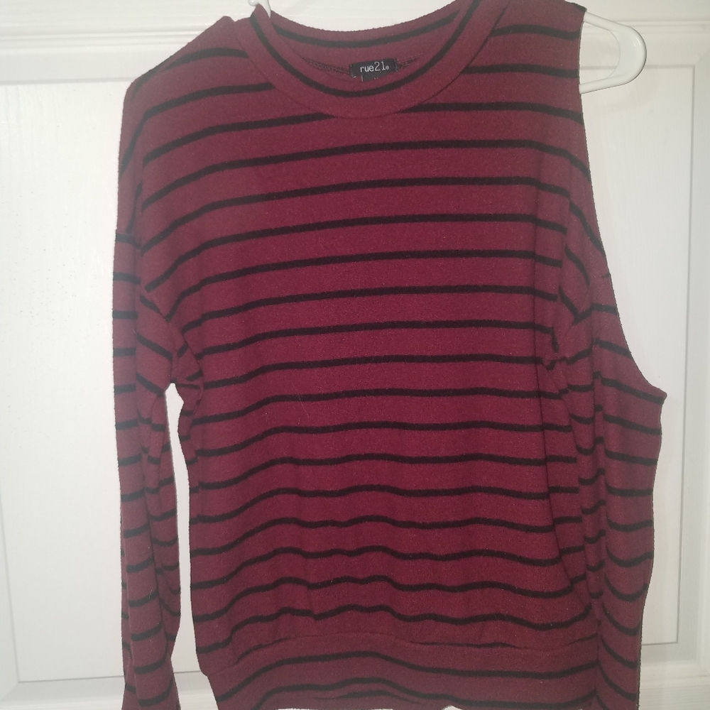 Garnet and Black Top